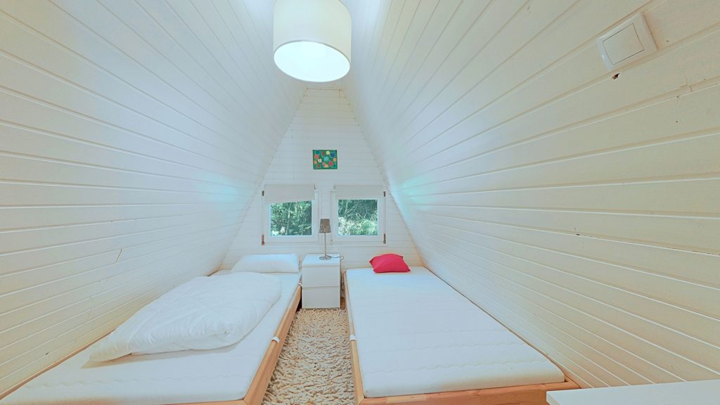 Immobilienangebot - Wiefelstede - Wohnen - Idylle pur! Exklusives Wochenendhaus auf Pachtgrundstück mit privatem Seezugang zu verkaufen!
