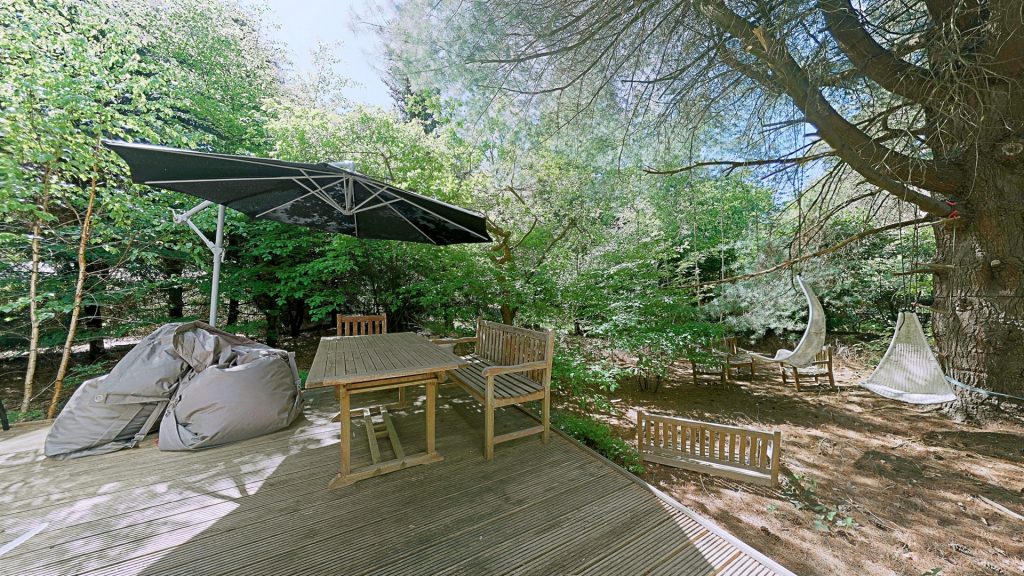 Immobilienangebot - Wiefelstede - Wohnen - Idylle pur! Exklusives Wochenendhaus auf Pachtgrundstück mit privatem Seezugang zu verkaufen!