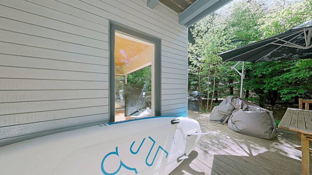 Immobilienangebot - Wiefelstede - Wohnen - Idylle pur! Exklusives Wochenendhaus auf Pachtgrundstück mit privatem Seezugang zu verkaufen!