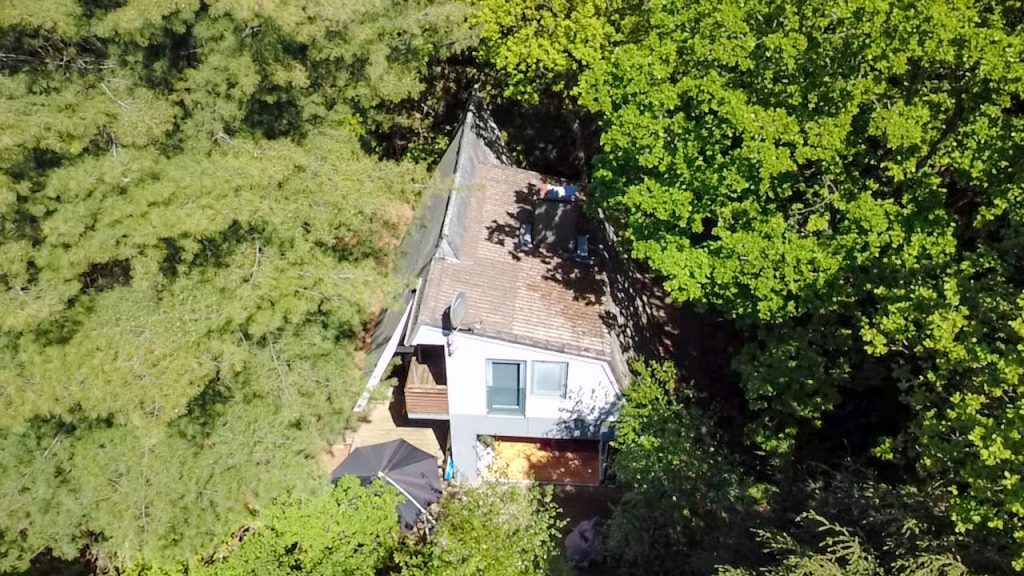 Immobilienangebot - Wiefelstede - Wohnen - Idylle pur! Exklusives Wochenendhaus auf Pachtgrundstück mit privatem Seezugang zu verkaufen!