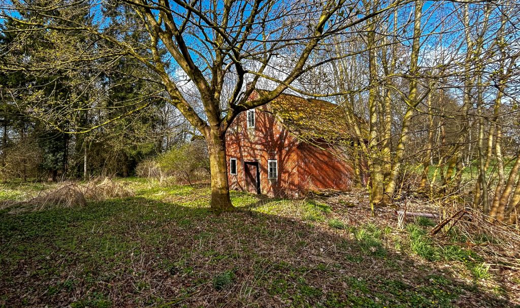 Immobilienangebot - Ovelgönne - Grundstück - Idyllisches Grundstück mit Altbestand und viel Potenzial in Strückhausen bei Ovelgönne zu verkaufen!