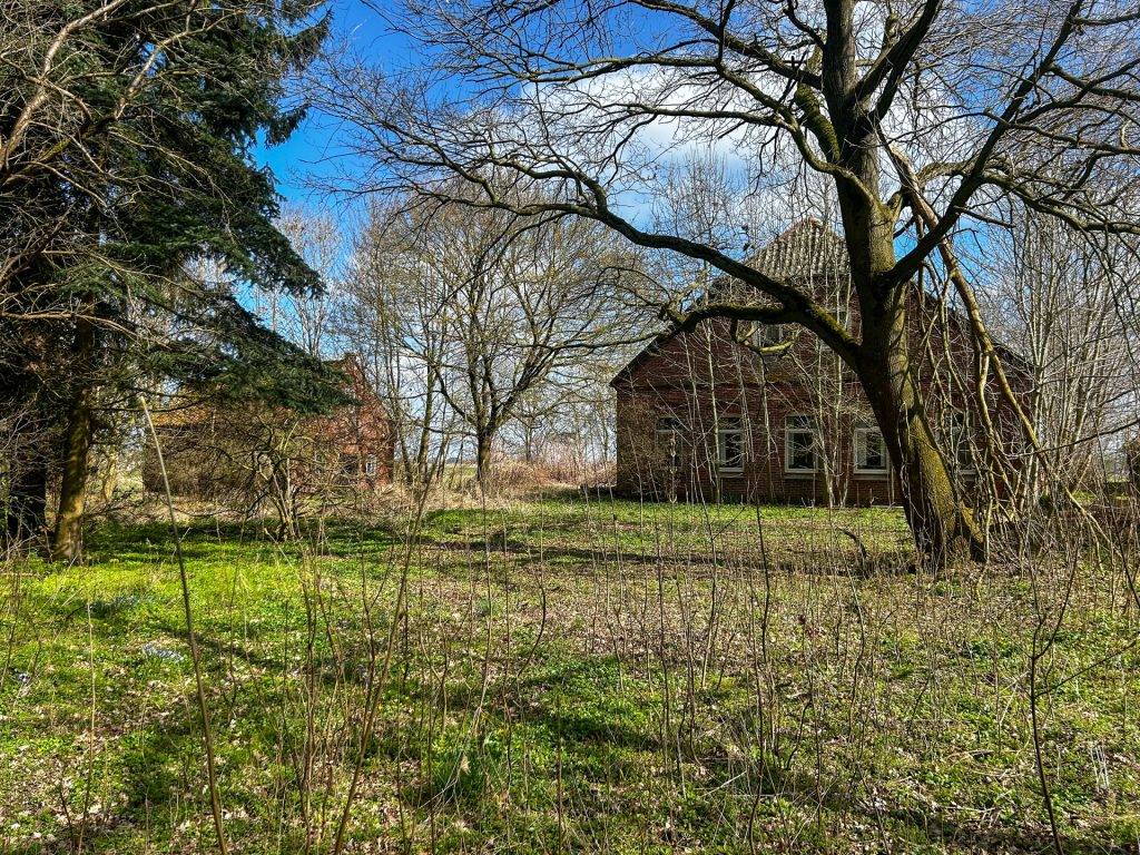 Immobilienangebot - Ovelgönne - Grundstück - Idyllisches Grundstück mit Altbestand und viel Potenzial in Strückhausen bei Ovelgönne zu verkaufen!