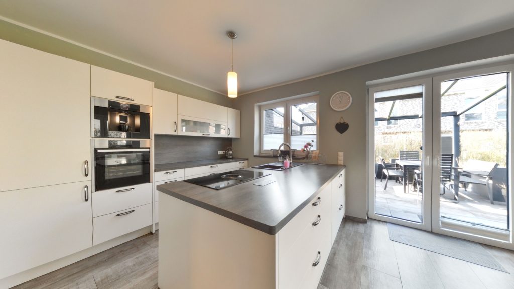 Immobilienangebot - Oldenburg - Wohnen - Moderne Doppelhaushälfte mit 7 Zimmern am Bürgerbusch zu verkaufen!