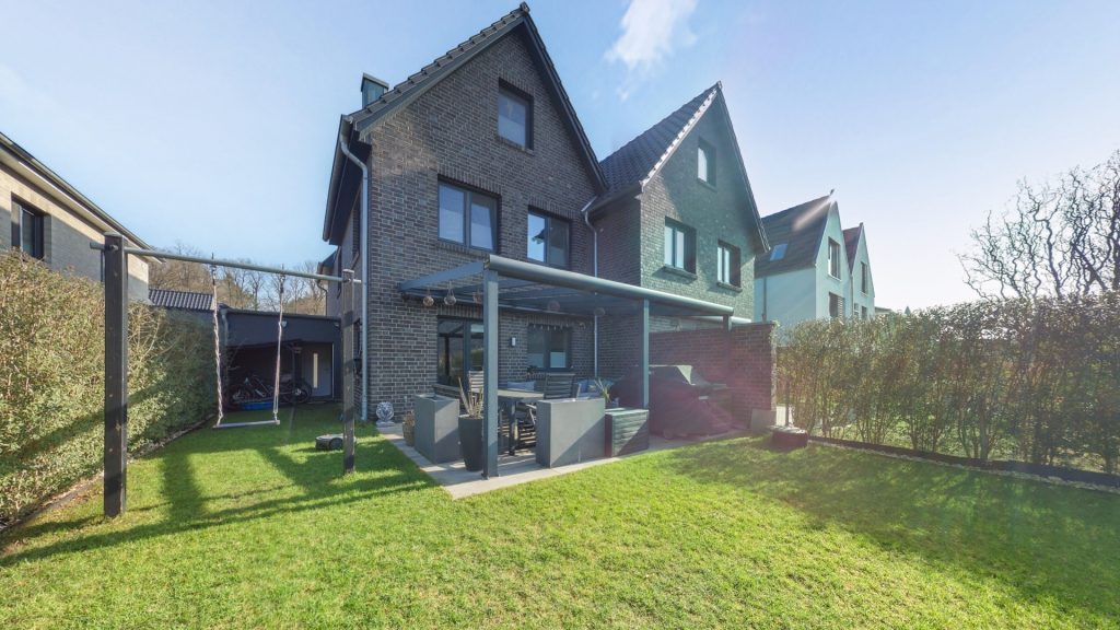 Immobilienangebot - Oldenburg - Wohnen - Moderne Doppelhaushälfte mit 7 Zimmern am Bürgerbusch zu verkaufen!