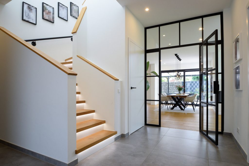 Immobilienangebot - Oldenburg - Wohnen - Architektenhaus mit Pool-Lounge, Doppelgarage und separatem Wohnhaus!