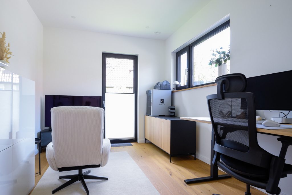 Immobilienangebot - Oldenburg - Wohnen - Architektenhaus mit Pool-Lounge, Doppelgarage und separatem Wohnhaus!