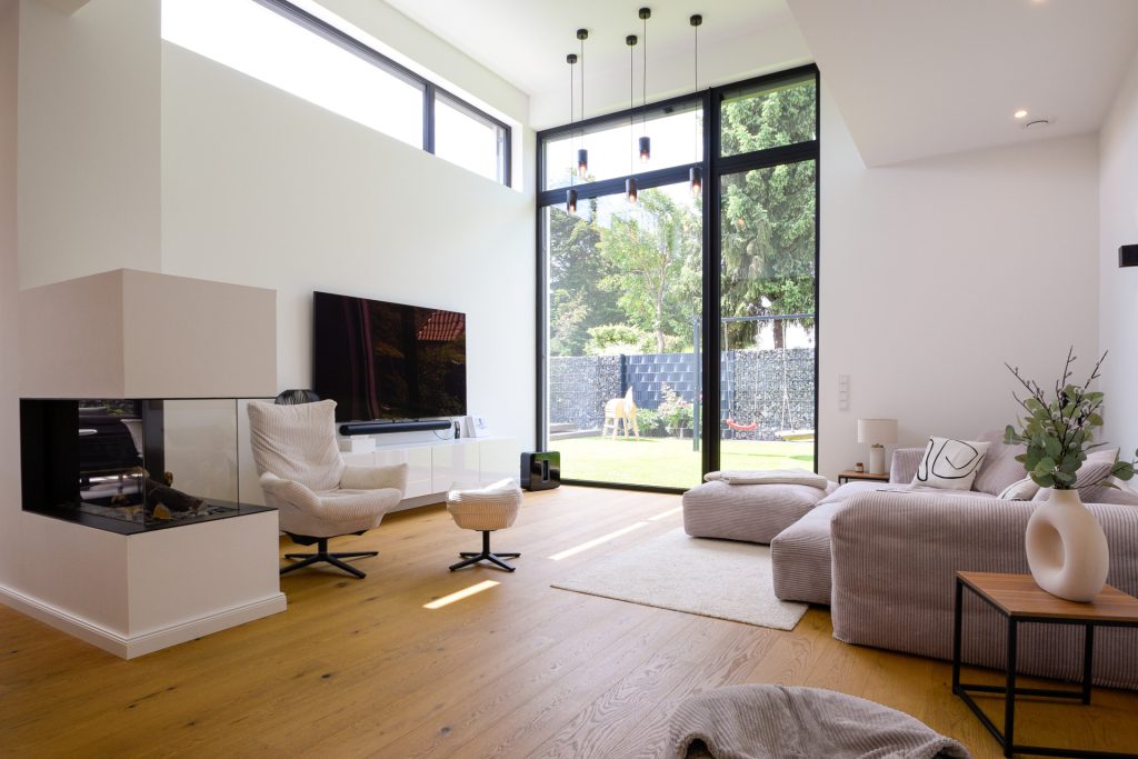 Immobilienangebot - Oldenburg - Wohnen - Architektenhaus mit Pool-Lounge, Doppelgarage und separatem Wohnhaus!