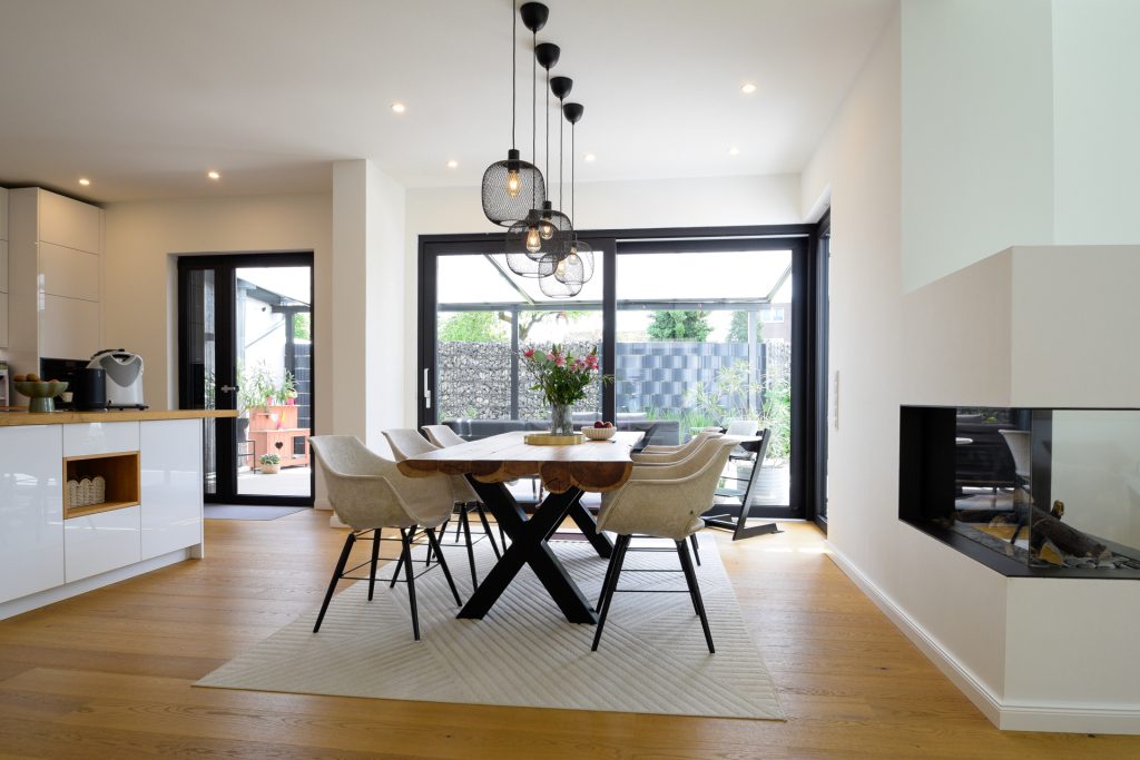 Immobilienangebot - Oldenburg - Wohnen - Architektenhaus mit Pool-Lounge, Doppelgarage und separatem Wohnhaus!