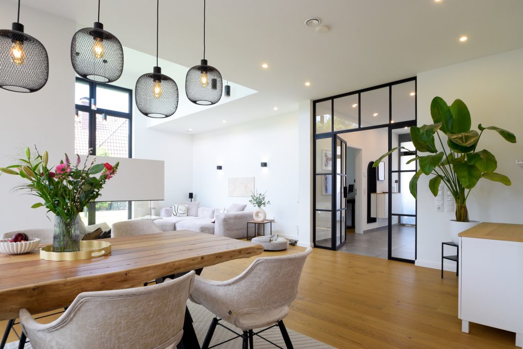 Immobilienangebot - Oldenburg - Wohnen - Architektenhaus mit Pool-Lounge, Doppelgarage und separatem Wohnhaus!