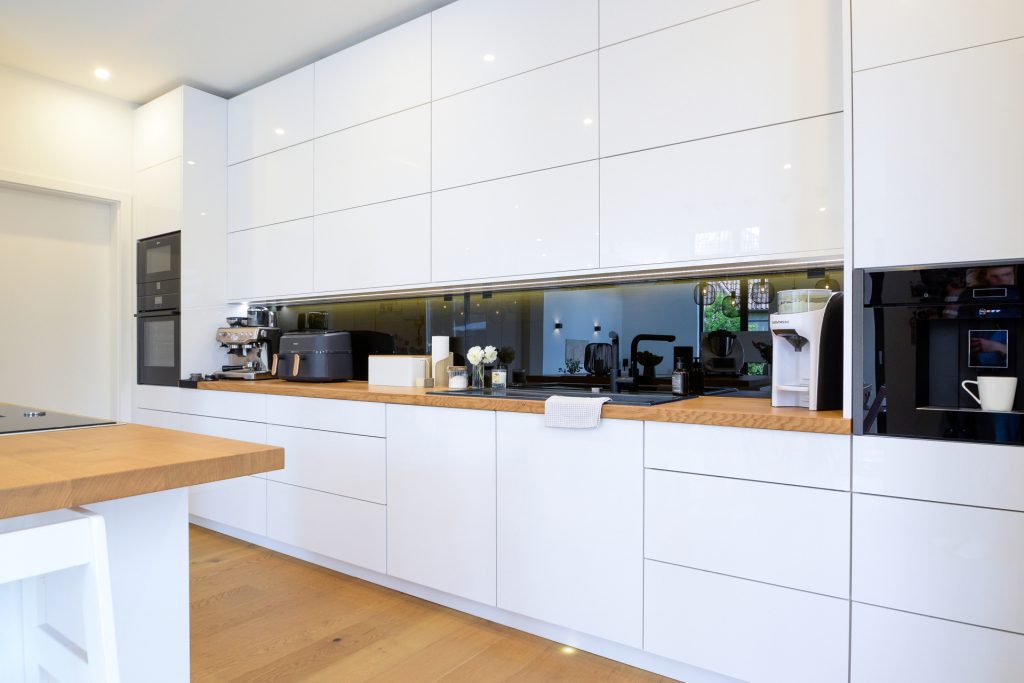 Immobilienangebot - Oldenburg - Wohnen - Architektenhaus mit Pool-Lounge, Doppelgarage und separatem Wohnhaus!