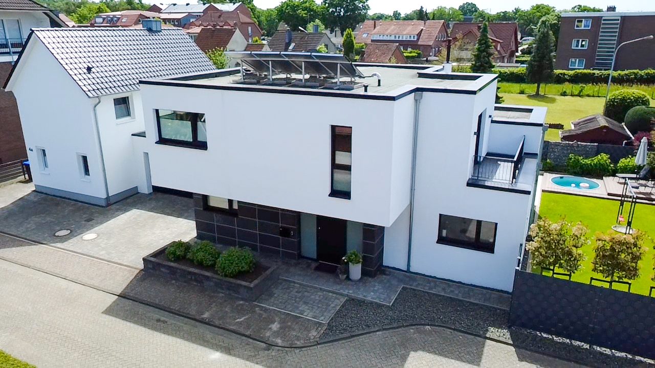 Immobilienangebot - Oldenburg - Wohnen - Architektenhaus mit Pool-Lounge, Doppelgarage und separatem Wohnhaus!