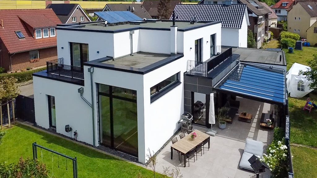 Immobilienangebot - Oldenburg - Wohnen - Architektenhaus mit Pool-Lounge, Doppelgarage und separatem Wohnhaus!