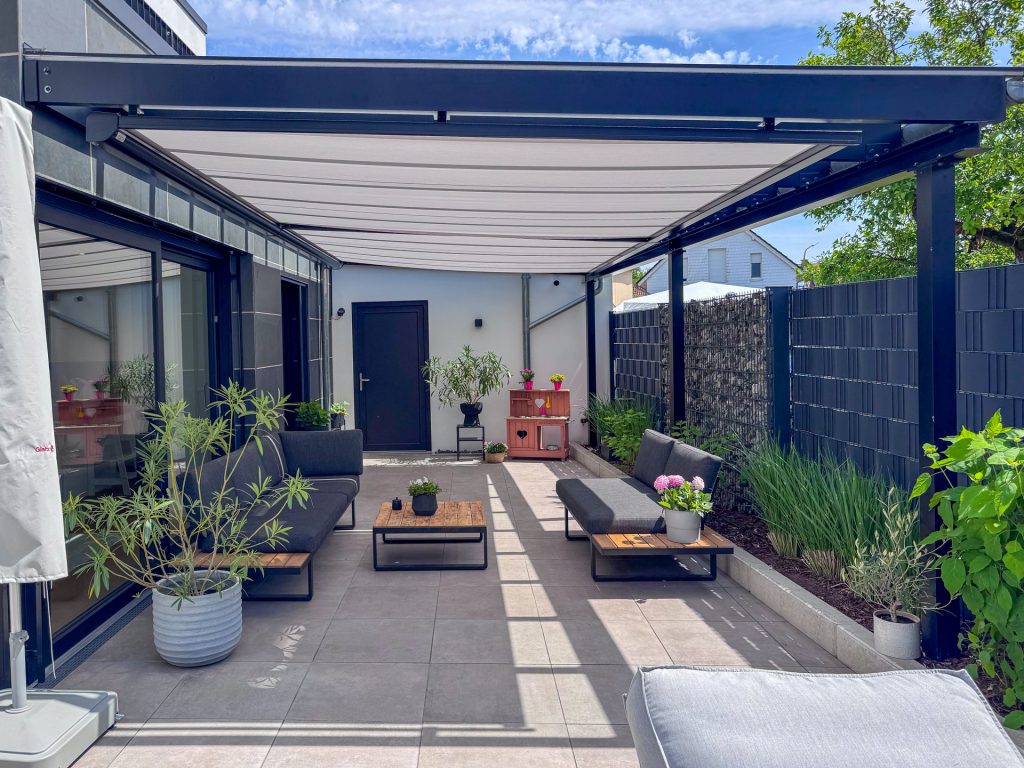 Immobilienangebot - Oldenburg - Wohnen - Architektenhaus mit Pool-Lounge, Doppelgarage und separatem Wohnhaus!