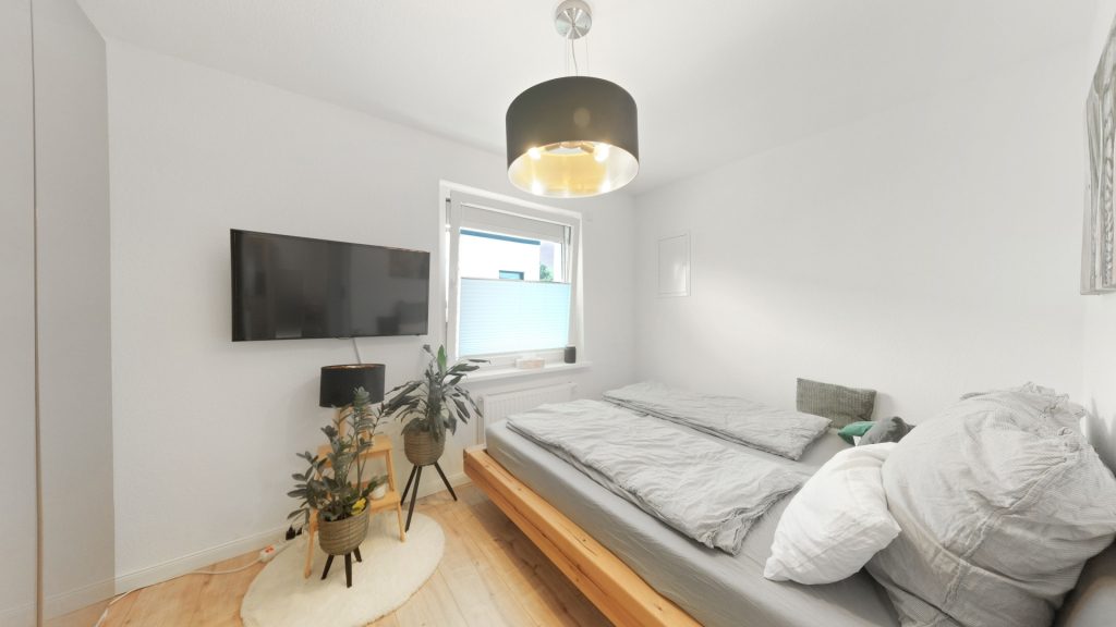 Immobilienangebot - Oldenburg - Wohnen - Architektenhaus mit Pool-Lounge, Doppelgarage und separatem Wohnhaus!