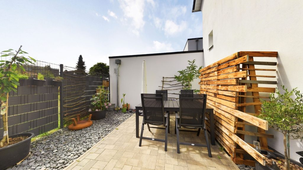 Immobilienangebot - Oldenburg - Wohnen - Architektenhaus mit Pool-Lounge, Doppelgarage und separatem Wohnhaus!