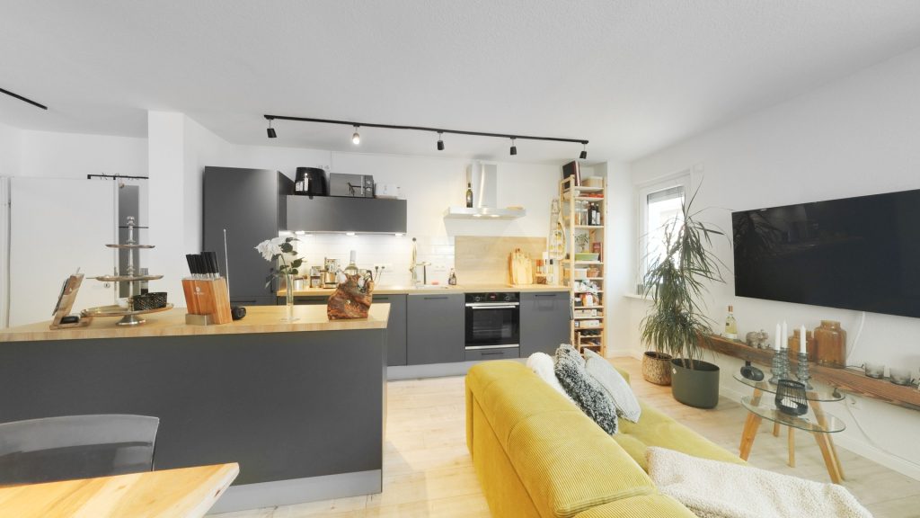 Immobilienangebot - Oldenburg - Wohnen - Architektenhaus mit Pool-Lounge, Doppelgarage und separatem Wohnhaus!