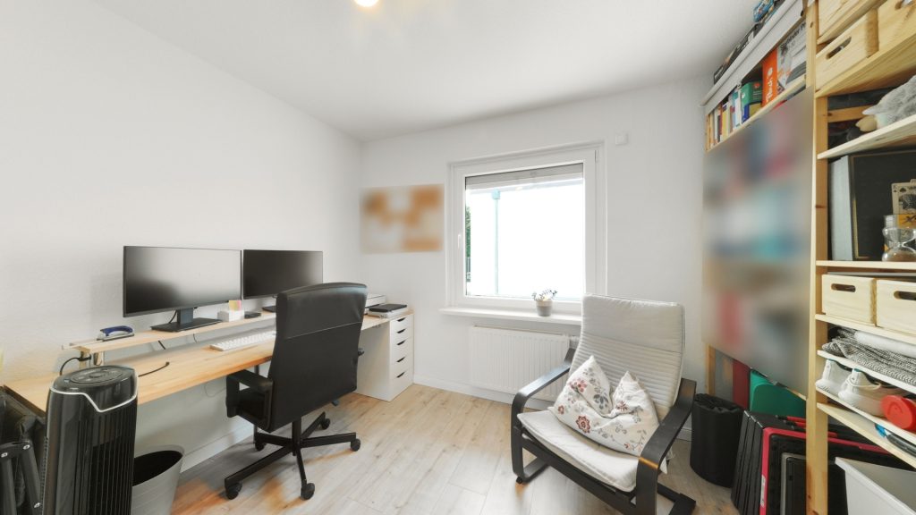Immobilienangebot - Oldenburg - Wohnen - Architektenhaus mit Pool-Lounge, Doppelgarage und separatem Wohnhaus!
