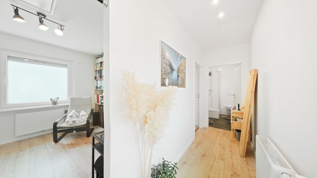 Immobilienangebot - Oldenburg - Wohnen - Architektenhaus mit Pool-Lounge, Doppelgarage und separatem Wohnhaus!