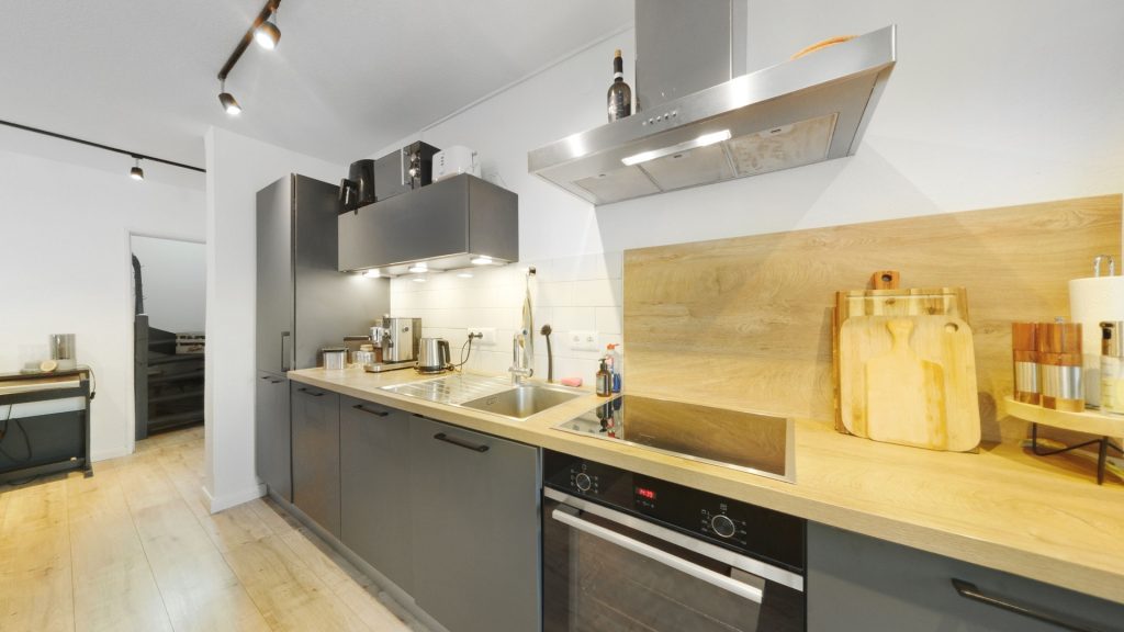 Immobilienangebot - Oldenburg - Wohnen - Architektenhaus mit Pool-Lounge, Doppelgarage und separatem Wohnhaus!