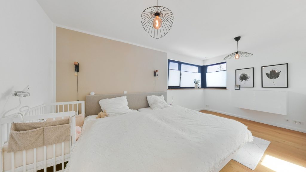 Immobilienangebot - Oldenburg - Wohnen - Architektenhaus mit Pool-Lounge, Doppelgarage und separatem Wohnhaus!