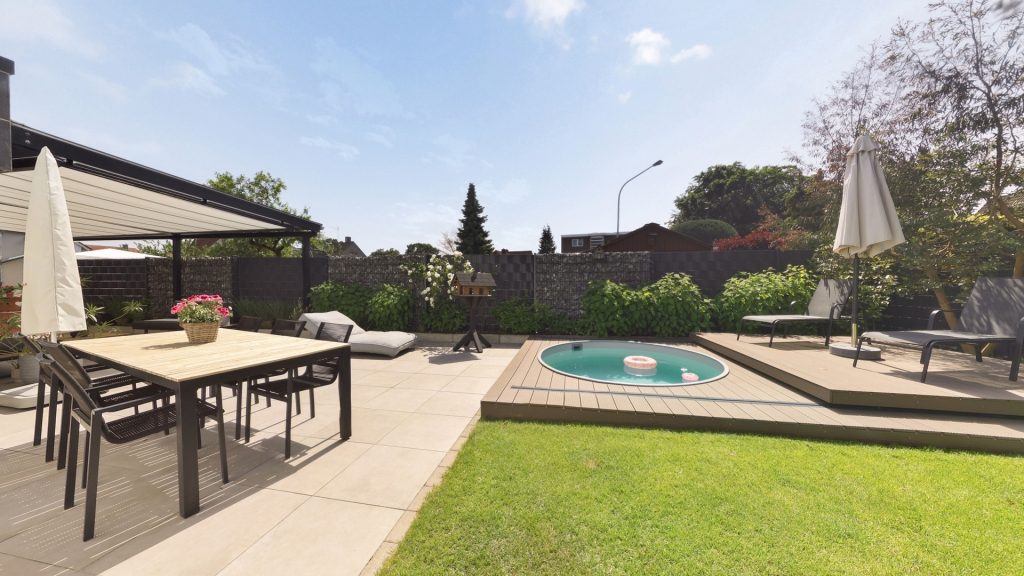 Immobilienangebot - Oldenburg - Wohnen - Architektenhaus mit Pool-Lounge, Doppelgarage und separatem Wohnhaus!