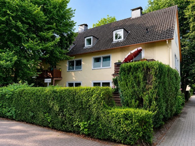 Immobilienangebot - Oldenburg - Wohnen - Bezugsfreie und sanierte Dachgeschosswohnung in Oldenburg/Osternburg!