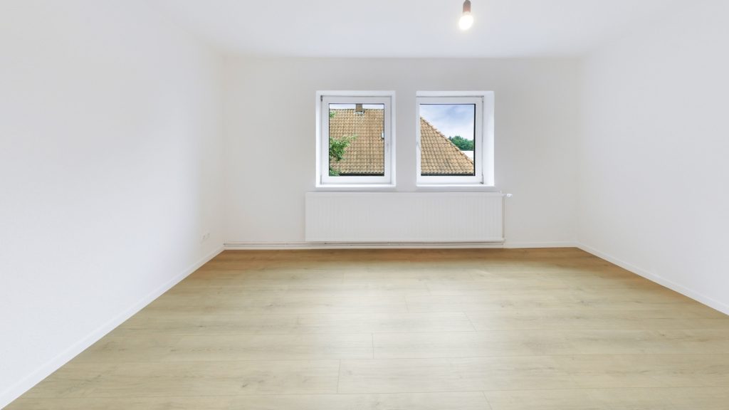 Immobilienangebot - Oldenburg - Wohnen - Bezugsfreie und sanierte Dachgeschosswohnung in Oldenburg/Osternburg!