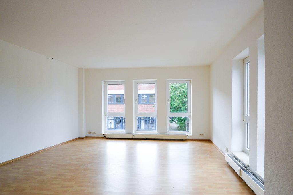 Immobilienangebot - Oldenburg - Wohnen - Charmante Maisonette-Wohnung mit neuer Einbauküche und Dachterrasse in Kreyenbrück