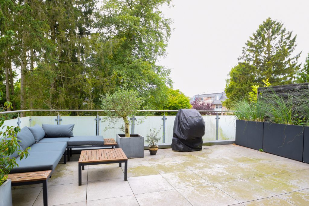 Immobilienangebot - Oldenburg - Wohnen - Moderne 2-Zimmer-Wohnung mit großzügiger Dachterrasse im ruhigen Hintergrundstück in Osternburg