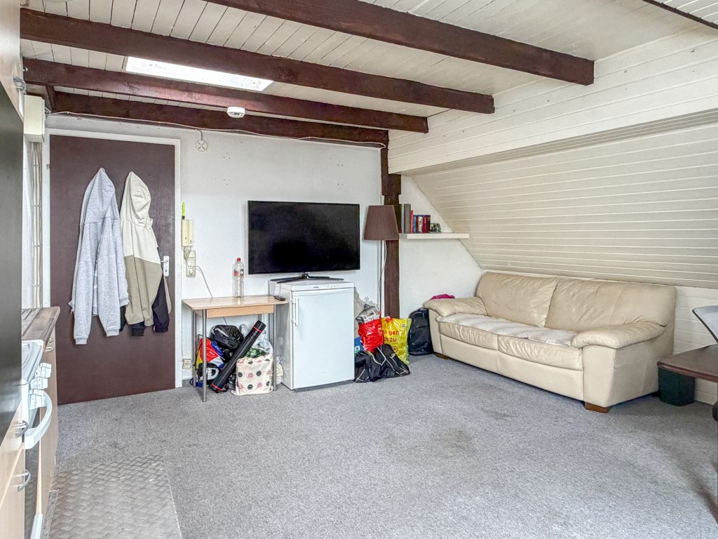 Immobilienangebot - Oldenburg - Wohnen - 2-Zimmer-Dachwohnung mit Stadtblick im Zentrum von Oldenburg!