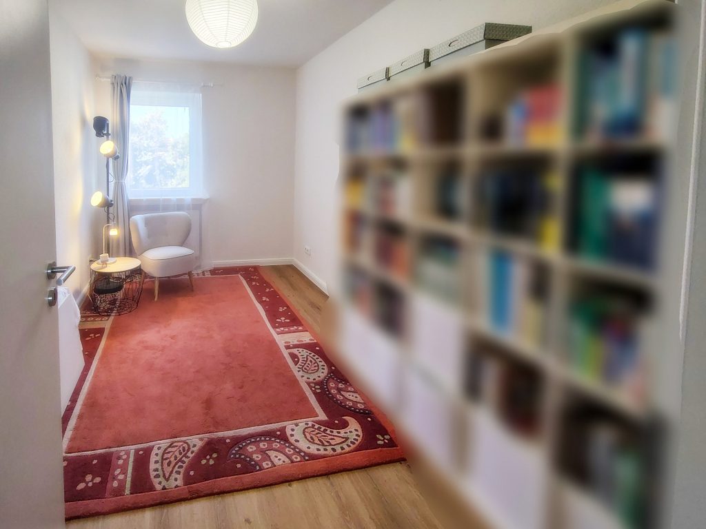 Immobilienangebot - Oldenburg - Wohnen - Renovierte und vermietete 4-Zimmer-Wohnung mit Balkon zu verkaufen!
