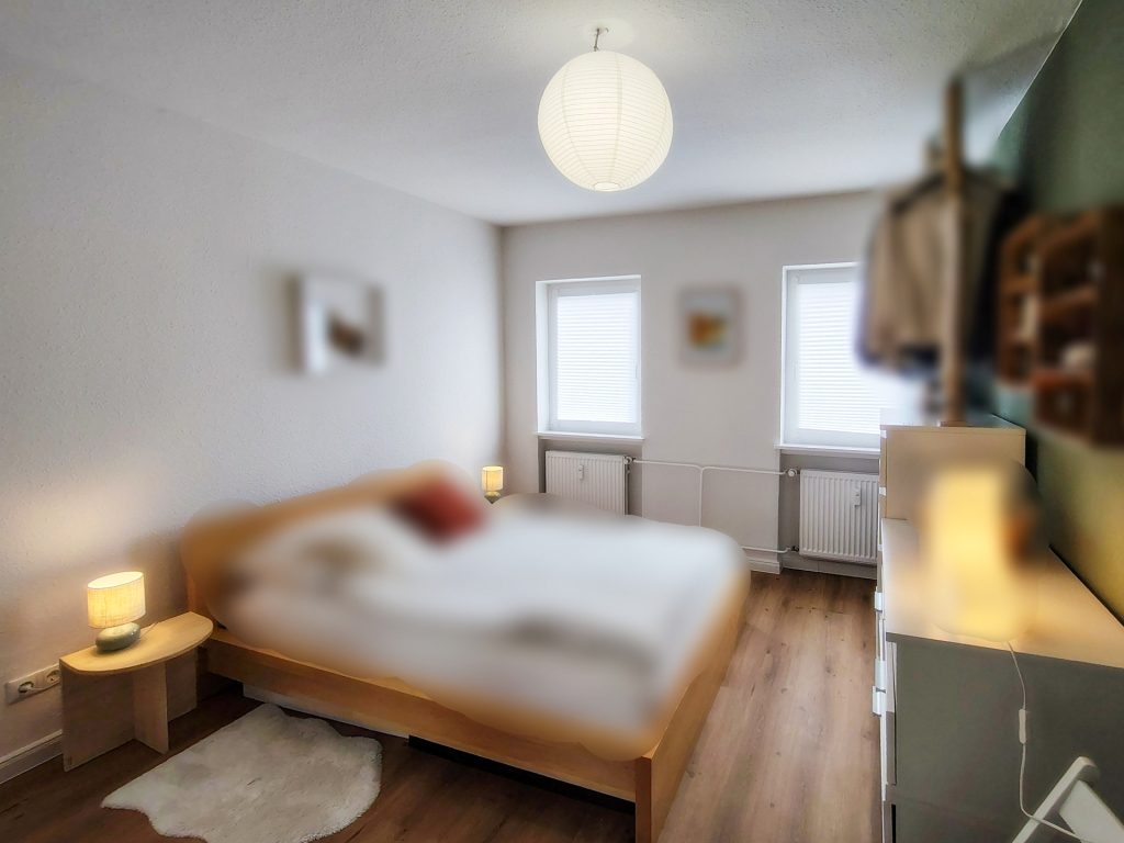 Immobilienangebot - Oldenburg - Wohnen - Renovierte und vermietete 4-Zimmer-Wohnung mit Balkon zu verkaufen!