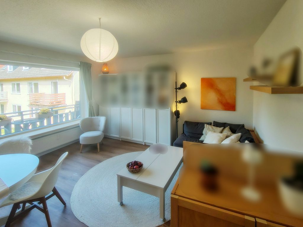 Immobilienangebot - Oldenburg - Wohnen - Renovierte und vermietete 4-Zimmer-Wohnung mit Balkon zu verkaufen!