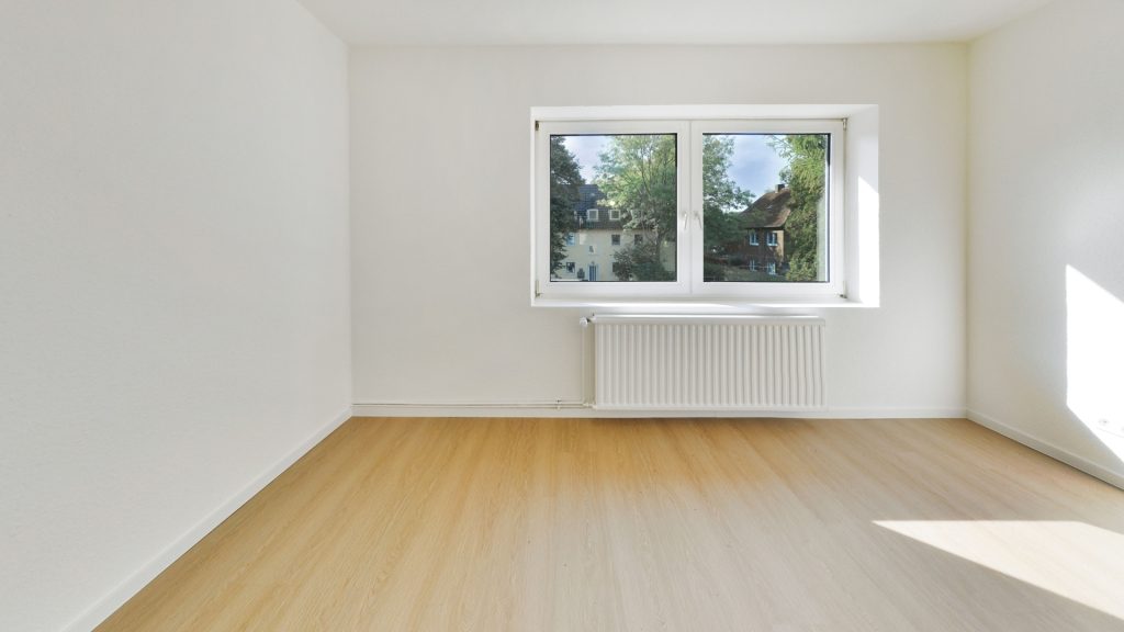 Immobilienangebot - Oldenburg - Wohnen - Sanierte 3-Zimmer-Wohnung im 1. Obergeschoss in Oldenburg/Osternburg - bezugsfrei!