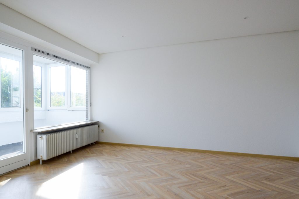 Immobilienangebot - Oldenburg - Wohnen - Gemütliche Dachgeschosswohnung mit Loggia, Einbauküche und Stellplatz in Donnerschwee