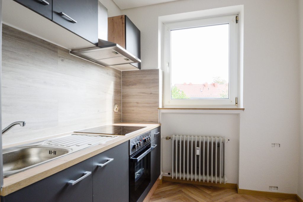 Immobilienangebot - Oldenburg - Wohnen - Gemütliche Dachgeschosswohnung mit Loggia, Einbauküche und Stellplatz in Donnerschwee