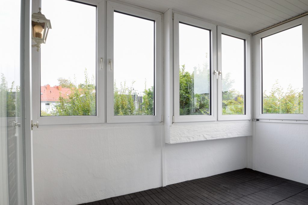 Immobilienangebot - Oldenburg - Wohnen - Gemütliche Dachgeschosswohnung mit Loggia, Einbauküche und Stellplatz in Donnerschwee