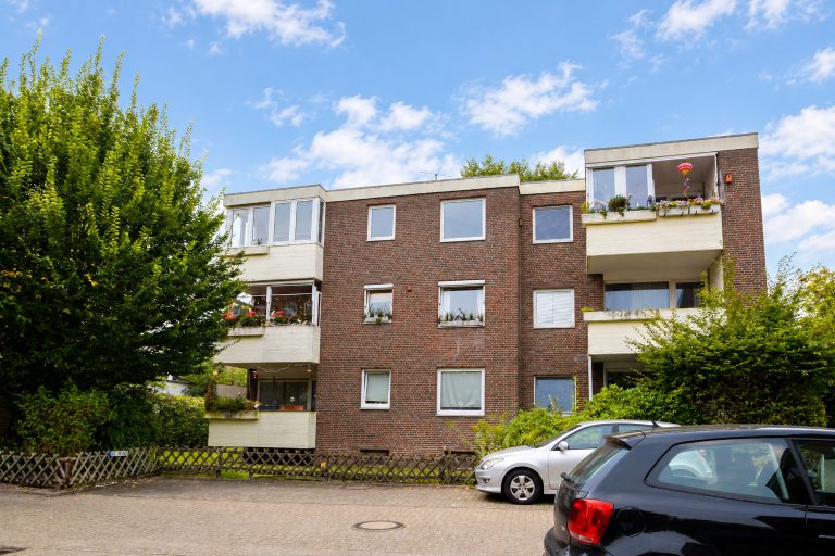 Immobilienangebot - Oldenburg - Wohnen - Gemütliche Dachgeschosswohnung mit Loggia, Einbauküche und Stellplatz in Donnerschwee