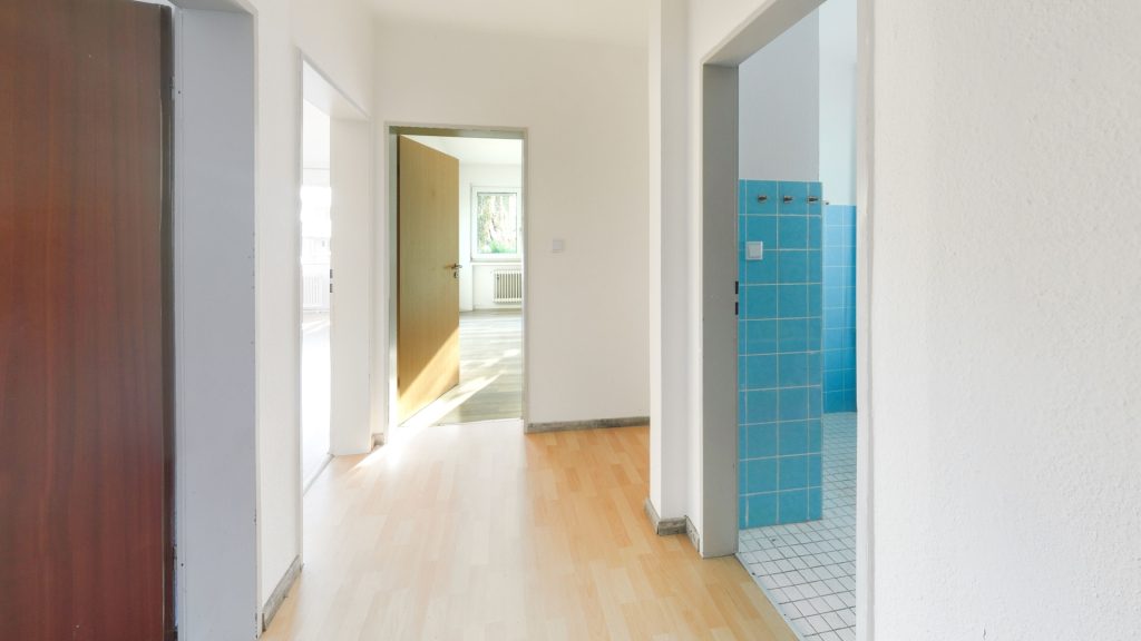 Immobilienangebot - Oldenburg - Wohnen - Attraktive 2-Zimmer-Wohnung mit Eckbalkon und Garage – ideal zur Eigennutzung oder als Kapitalanlage