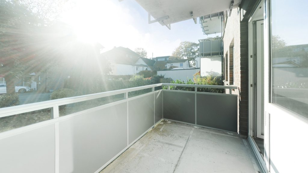 Immobilienangebot - Oldenburg - Wohnen - Frisch renovierte 2-Zimmer-Wohnung mit Südbalkon und Stellplatz – direkt einziehen oder vermieten