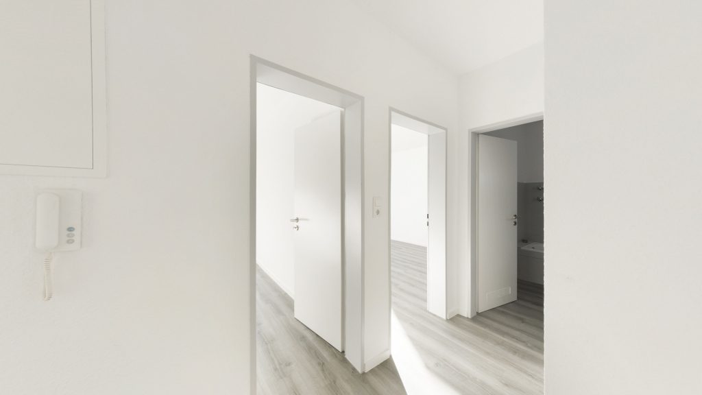 Immobilienangebot - Oldenburg - Wohnen - Frisch renovierte 2-Zimmer-Wohnung mit Südbalkon und Stellplatz – direkt einziehen oder vermieten