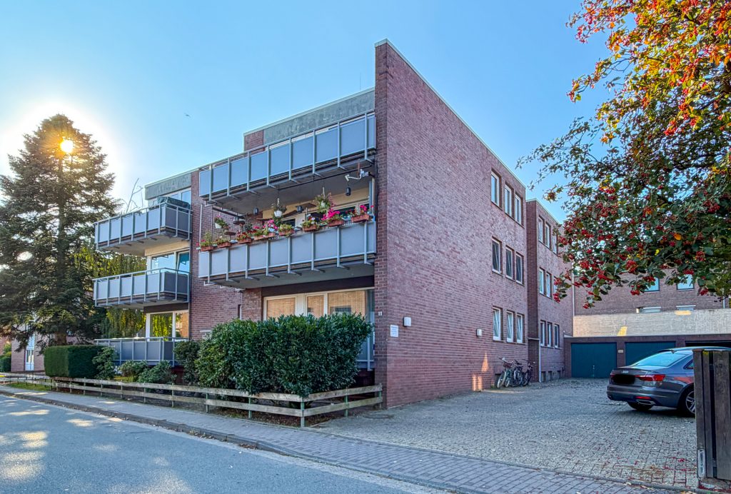 Immobilienangebot - Oldenburg - Wohnen - Frisch renovierte 2-Zimmer-Wohnung mit Südbalkon und Stellplatz – direkt einziehen oder vermieten