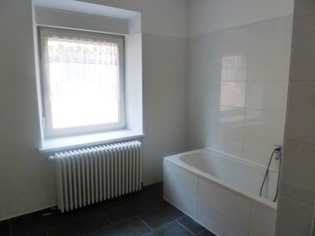 Immobilienangebot - Augsburg - Alle - frisch renovierte, bezugsfreie 4 Zimmer Wohnung