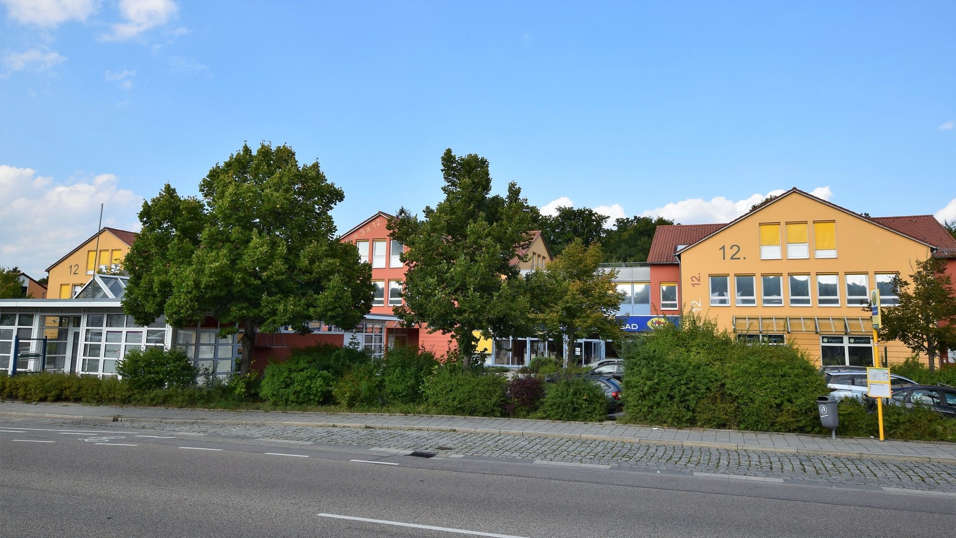 Immobilienangebot - Regensburg / Ziegetsdorf - Alle - GESCHÄFTSGEBÄUDE MIT GROSSEM GRUNDSTÜCK
5 % RENDITE GARANTIERT