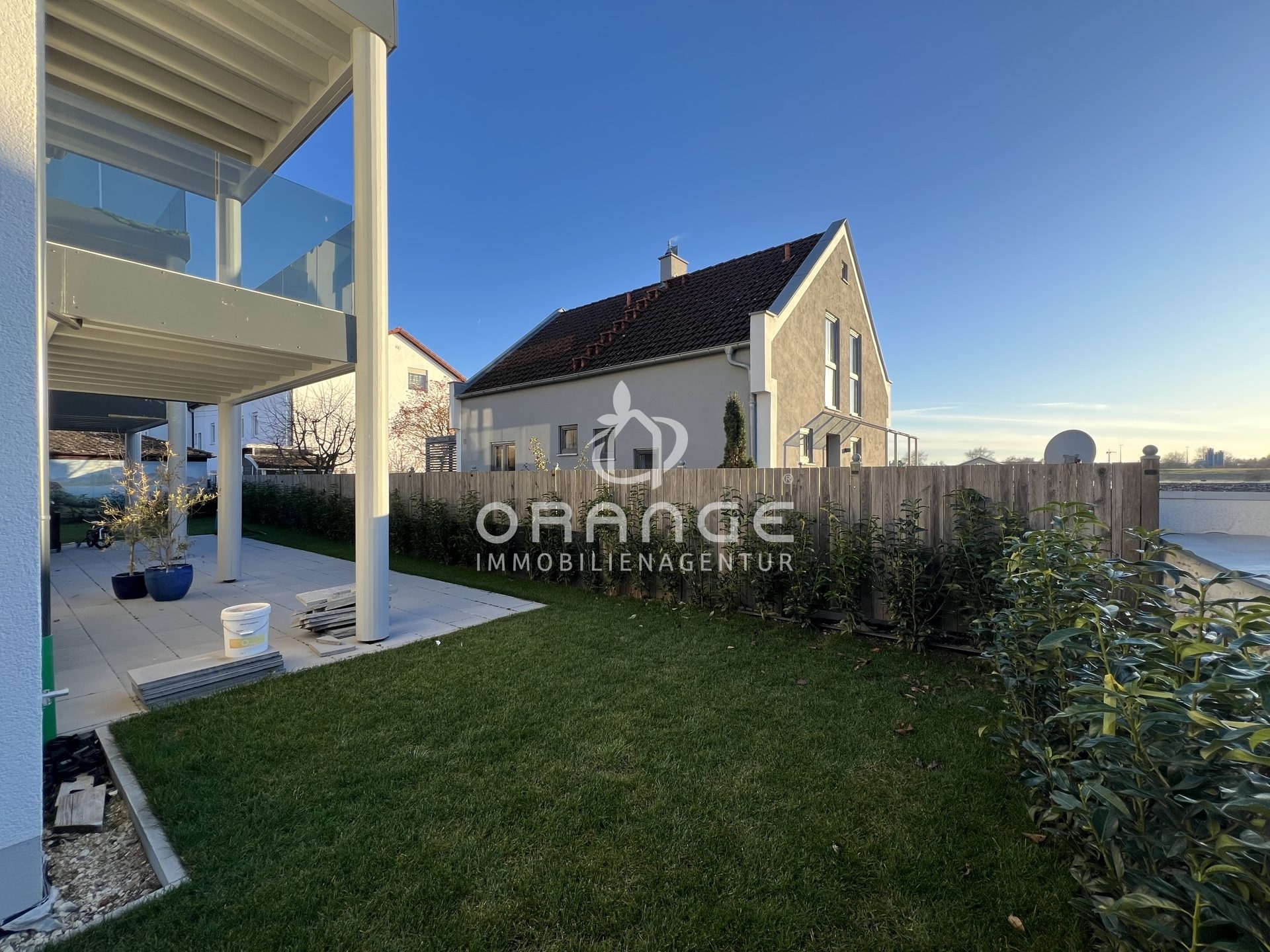Immobilienangebot - Regensburg / Schwabelweis - Alle - Luxus trifft Nachhaltigkeit – Wohnen, wo Neubau fast unmöglich ist!