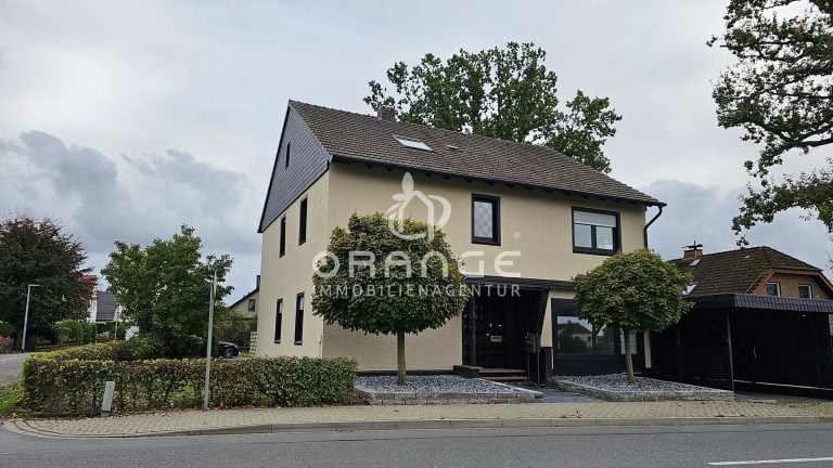 Immobilienangebot - Spenge - Alle - WOHNEN UND VERMIETEN: 3-FAMILIENHAUS MIT BAUGRUNDSTÜCK UND GROßEM POTENZIAL