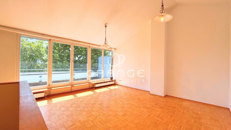 Immobilienangebot - Großmehring - Alle - LEBEN AUF ZWEI EBENEN – STILVOLLE MAISONETTE MIT PARKETT, HOHEN DECKEN, BLICK INS GRÜNE & EBK
