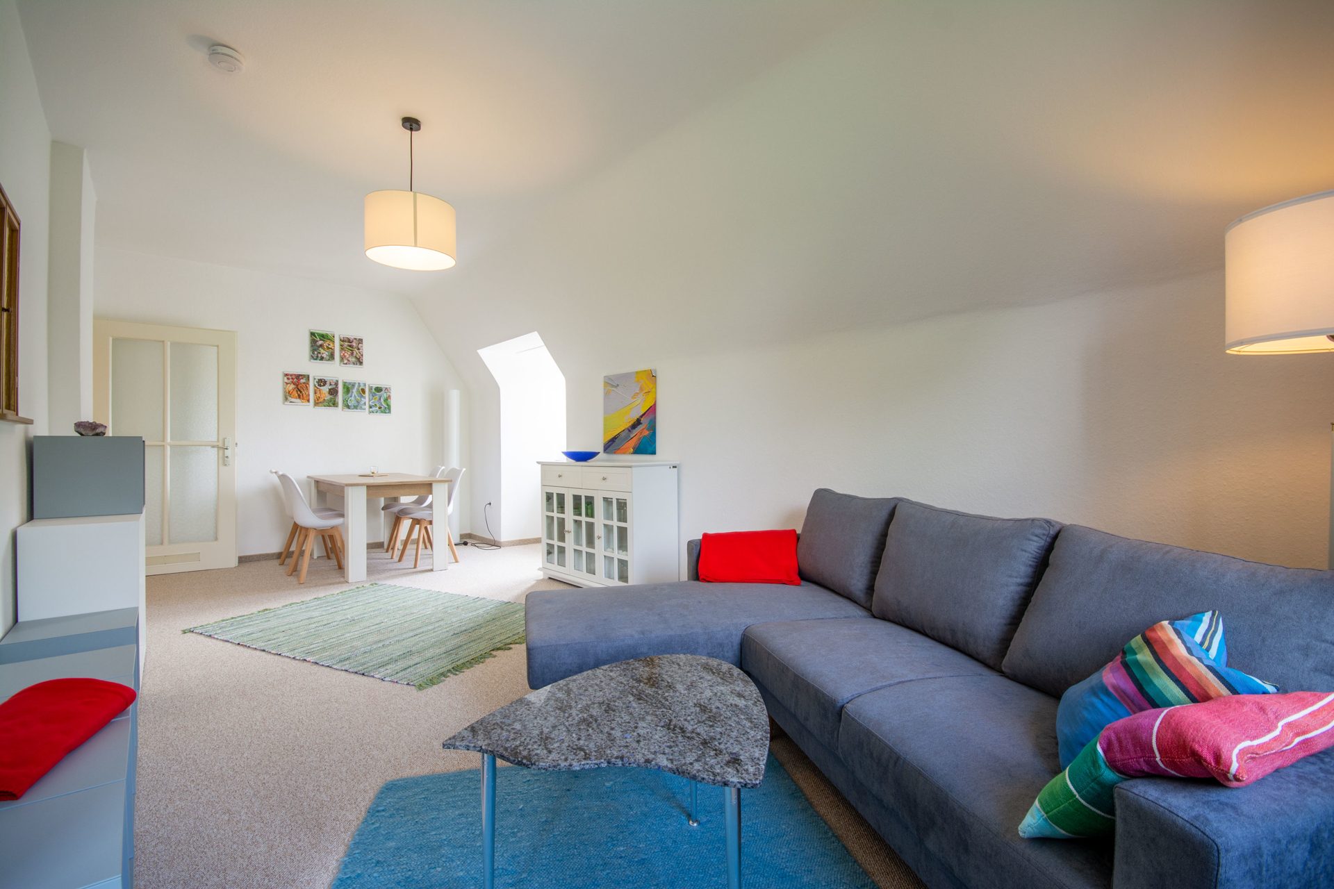 Immobilienangebot - Neumarkt in der Oberpfalz - Alle - LIEBEVOLL EINGERICHTETE 2,5-Zi.-WOHNUNG IM DACHGESCHOSS EINES ZWEIFAMILIENHAUSES
