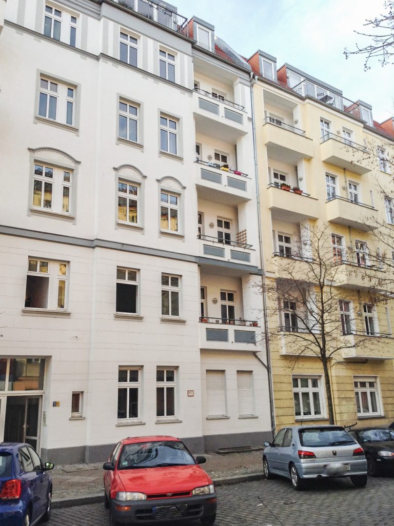 Immobilienangebot - Berlin - Alle - BEZUGSFREI, MÖBLIERT UND RUHIG, IM ALTBAU MIT BALKON