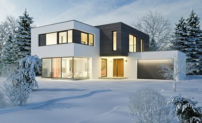 Auf diesem Foto sehen Sie ein luxuriöses Einfamilienhaus im Winter.